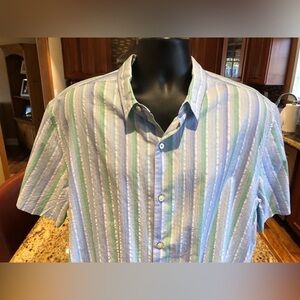 Tommy Bahama men’s shirt sleeve shirt. EUC. Sharp blue/green stripes.‎